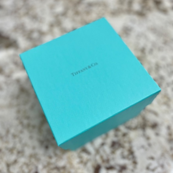Tiffany Gift Box (5¼” x 5¼” x 4¾”): EXCELLENT CONDITION - Picture 3 of 5
